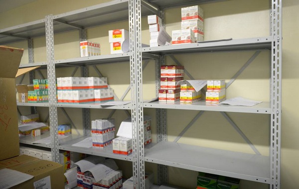 Laboratórios têm dificuldade em entregar remédios comprados pela Prefeitura
