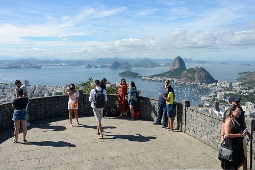 Prefeito do Rio prevê desobrigar uso de máscaras em duas semanas