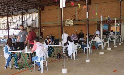 Dia 'D' vacina duas mil pessoas contra Covid-19 em Batatais 