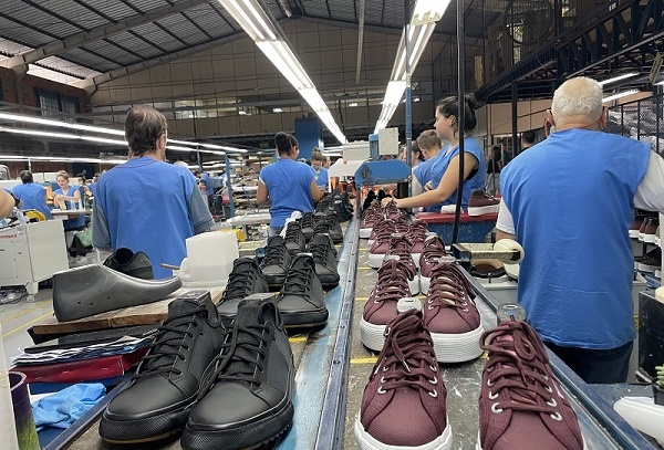 Exportações de calçados iniciam em queda em 2024, diz Abicalçados 