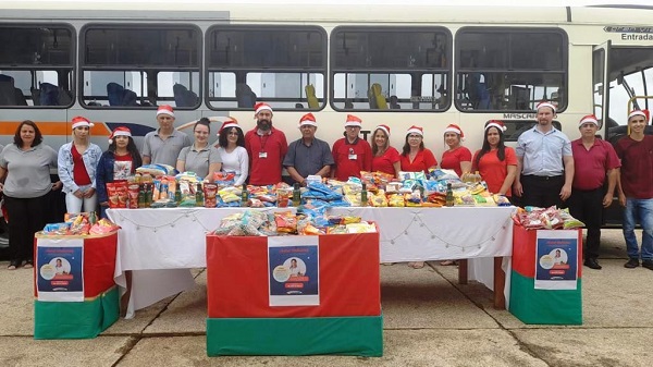 Empresa São José doa 352 quilos de alimentos para famílias carentes