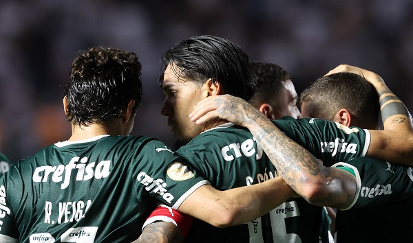 Com gol anulado e pênalti perdido, Palmeiras vence o Santos na Vila
